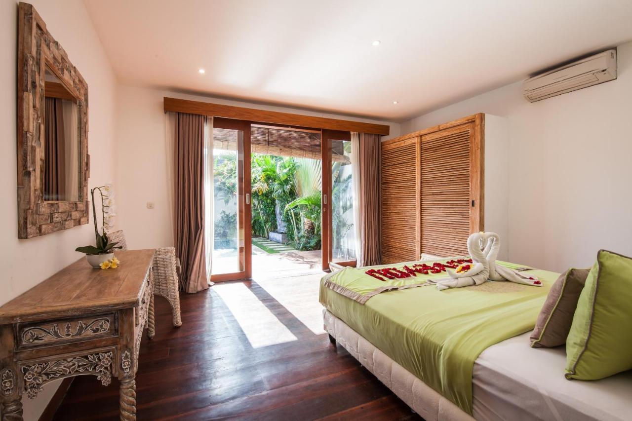 Lovely 4br Private Pool With Sundeck! 10mins Ride To * Canggu