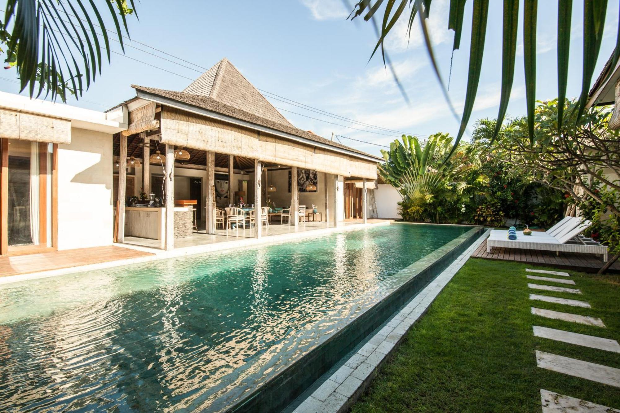 Lovely 4br Private Pool With Sundeck! 10mins Ride To Villa Canggu