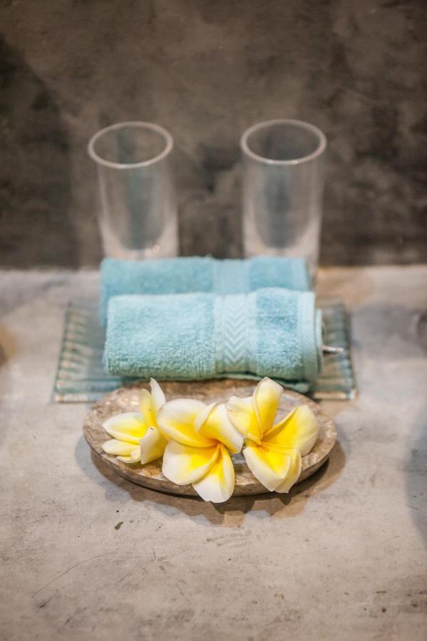 Villa Lovely 4br Private Pool With Sundeck! 10mins Ride To Canggu